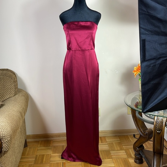 NEW Alice and Olivia
Doreen Strapless Maxi Dress - Picture 4 of 10